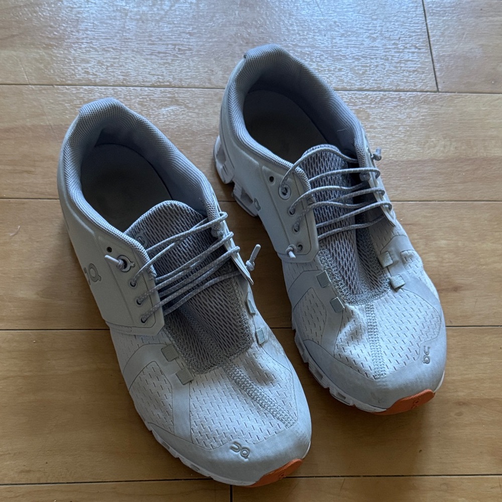 OnCloud Athletic Shoes in Gray and Orange